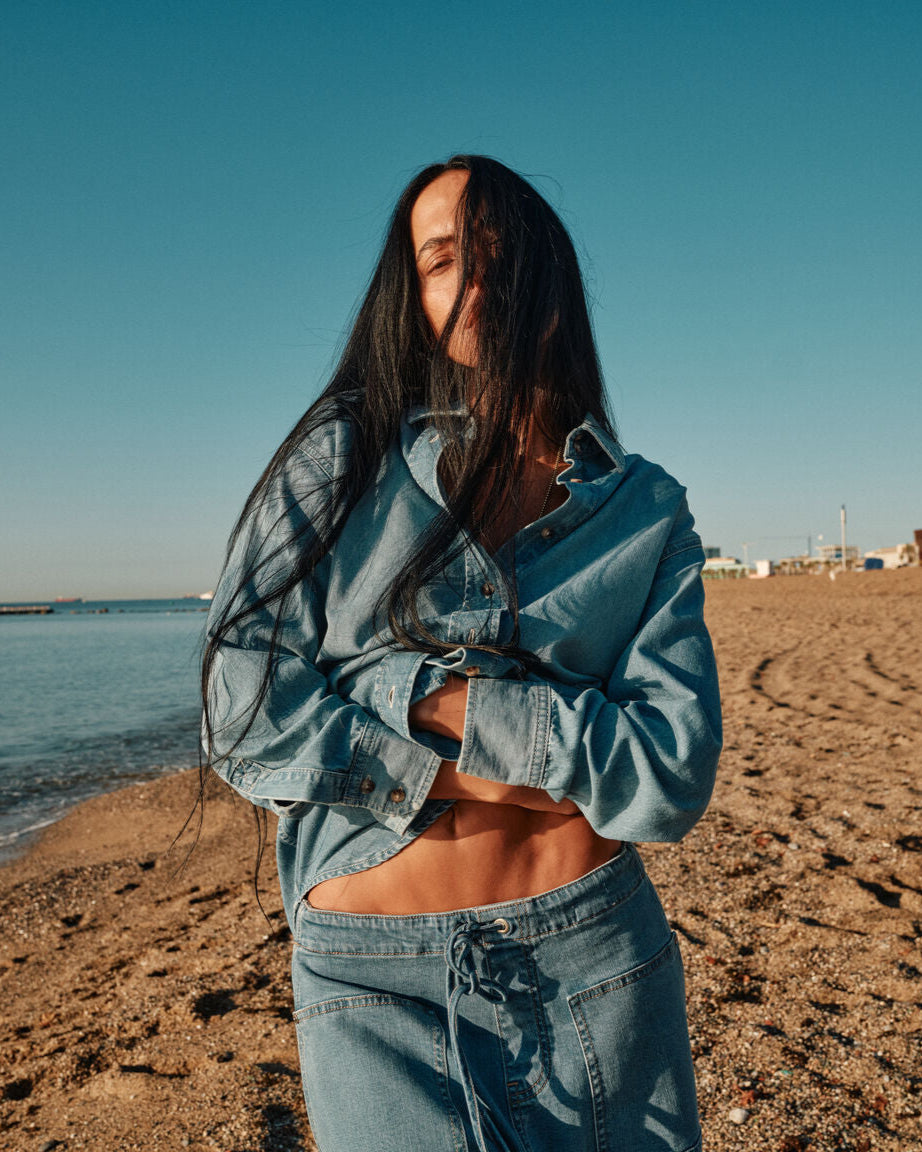 Modelshot / Light Blue / Detail